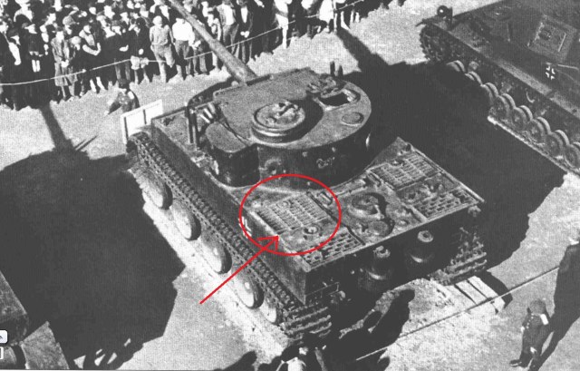 Takom AMX-13 75 Box h1m.JPG